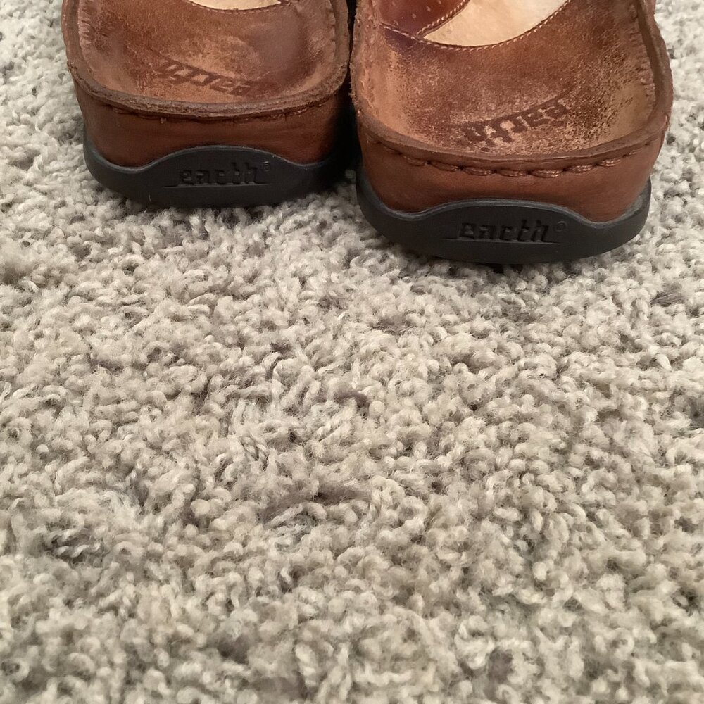 Earth Women star studded sandals/flip flops - Picture 5 of 6
